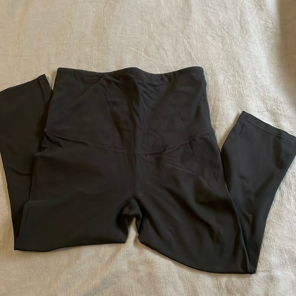 GapFit Maternity crop leggings - Picture 1 of 2